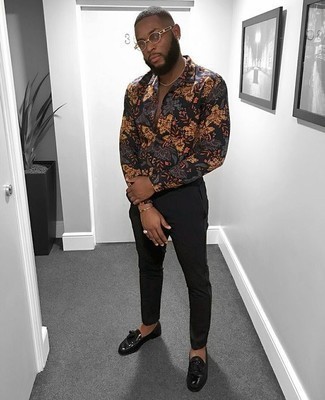 Black Floral Long Sleeve Shirt Outfits For Men: Pair a black floral long sleeve shirt with black chinos for both sharp and easy-to-achieve outfit. Complement this look with black leather tassel loafers to completely change up the ensemble.