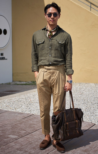Dark Brown Leather Tote Bag Outfits For Men: You'll be surprised at how easy it is for any man to get dressed this way. Just a dark green linen long sleeve shirt married with a dark brown leather tote bag. Dark brown suede tassel loafers will bring a classy aesthetic to the look.