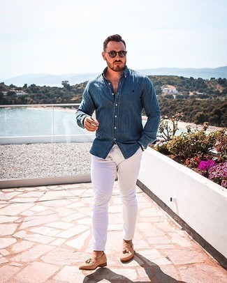Navy Chambray Long Sleeve Shirt Outfits For Men: If you want take your casual fashion game up a notch, make a navy chambray long sleeve shirt and white chinos your outfit choice. If you wish to instantly step up this look with a pair of shoes, why not add tan suede tassel loafers to the equation?