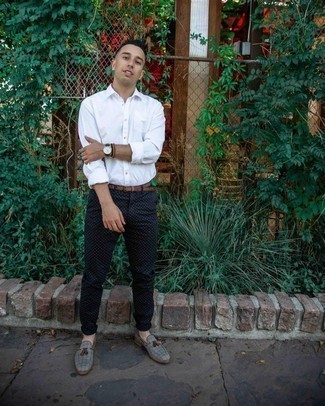 Brown Leather Belt Outfits For Men: A white long sleeve shirt and a brown leather belt are a smart combo to keep in your off-duty styling lineup. Wondering how to finish this look? Finish with a pair of grey canvas tassel loafers to ramp it up a notch.