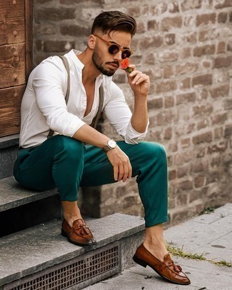 Beige Suspenders Outfits: A white long sleeve shirt and beige suspenders are an easy way to inject played down dapperness into your daily casual arsenal. Give a different twist to an otherwise mostly casual ensemble by sporting brown leather tassel loafers.