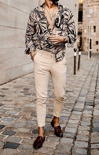 Tan Long Sleeve Shirt Outfits For Men: A tan long sleeve shirt and beige chinos are great menswear must-haves that will integrate perfectly within your off-duty lineup. If you feel like dressing up a bit now, add dark brown leather tassel loafers to the mix.