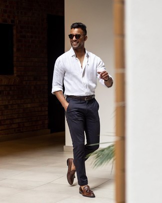 Navy Chinos Outfits: A white long sleeve shirt and navy chinos are a pairing that every sharp gentleman should have in his casual lineup. Feeling brave? Jazz things up by wearing dark brown leather tassel loafers.