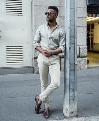 Grey Long Sleeve Shirt Outfits For Men: This pairing of a grey long sleeve shirt and beige chinos is irrefutable proof that a safe off-duty outfit can still be extra dapper. For something more on the sophisticated end to complement this outfit, complement this outfit with dark brown leather tassel loafers.