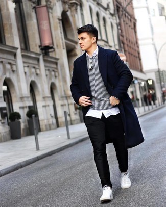 Grey Crew-neck Sweater Outfits For Men: 
