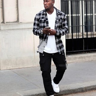 Black and White Plaid Long Sleeve Shirt Outfits For Men: A black and white plaid long sleeve shirt and black cargo pants are a pairing that every modern man should have in his off-duty styling routine. Let your sartorial savvy really shine by finishing this look with a pair of white canvas low top sneakers.