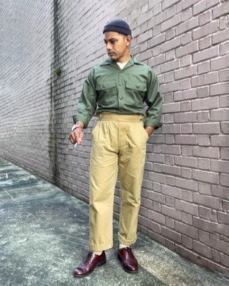 Olive Long Sleeve Shirt Outfits For Men: This outfit with an olive long sleeve shirt and khaki chinos isn't hard to create and is easy to adapt. For a more elegant aesthetic, why not complete this ensemble with burgundy leather oxford shoes?
