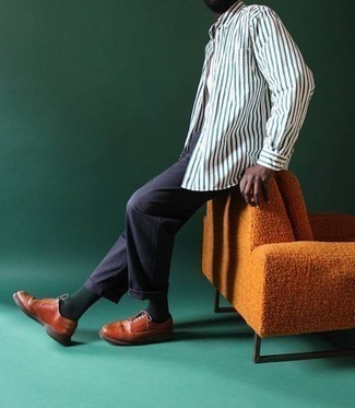 Green Long Sleeve Shirt Outfits For Men: Reach for a green long sleeve shirt and navy chinos for a seriously stylish, off-duty look. Slip into tobacco leather brogues to completely switch up the getup.