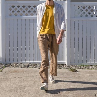 Mustard Crew-neck T-shirt Outfits For Men: A mustard crew-neck t-shirt and khaki linen chinos matched together are a perfect match. Kick up this whole outfit by wearing a pair of white canvas high top sneakers.