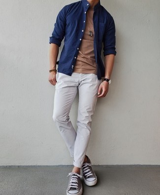 Navy and Green Long Sleeve Shirt Outfits For Men: Fashionable and practical, this casual pairing of a navy and green long sleeve shirt and white chinos will provide you with amazing styling possibilities. A pair of charcoal canvas low top sneakers immediately ramps up the cool of this ensemble.