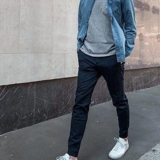 Navy and White Long Sleeve Shirt Outfits For Men: A navy and white long sleeve shirt looks especially good when combined with navy chinos. To bring a laid-back vibe to your look, introduce white canvas low top sneakers to this outfit.
