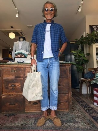 Blue Gingham Long Sleeve Shirt Outfits For Men: Extremely stylish and practical, this casual combination of a blue gingham long sleeve shirt and light blue jeans will provide you with wonderful styling opportunities. Let your styling skills really shine by completing your outfit with tan suede boat shoes.