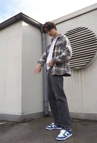White and Navy Leather Low Top Sneakers Outfits For Men: Take your relaxed look up a notch in a multi colored plaid long sleeve shirt and charcoal jeans. Add a pair of white and navy leather low top sneakers to this outfit and the whole ensemble will come together perfectly.