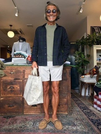 Green Crew-neck T-shirt Outfits For Men: Pair a green crew-neck t-shirt with white shorts for both dapper and easy-to-achieve ensemble. For a more polished twist, why not introduce tan suede boat shoes to the equation?