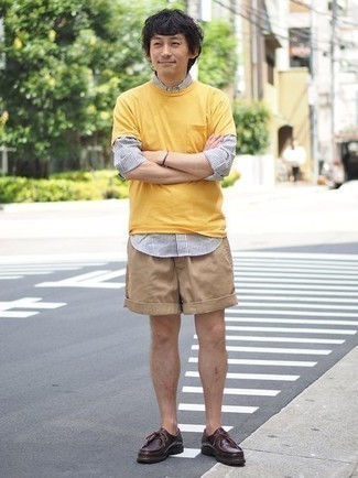 Mustard Crew-neck T-shirt Outfits For Men: This relaxed combo of a mustard crew-neck t-shirt and tan shorts is a never-failing option when you need to look casually stylish in a flash. To give your overall outfit a more polished spin, why not slip into dark brown leather desert boots?