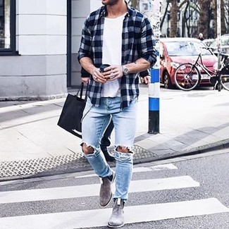 Light Blue Ripped Skinny Jeans Outfits For Men: We all want functionality when it comes to styling, and this bold casual combo of a navy gingham long sleeve shirt and light blue ripped skinny jeans is a great example of that. And if you wish to easily up the style ante of your ensemble with one single piece, throw a pair of grey suede chelsea boots in the mix.