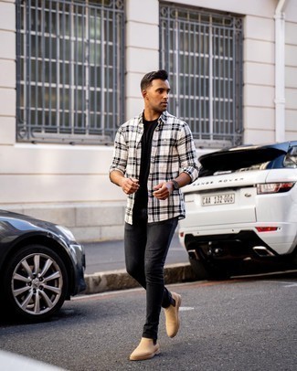 White Plaid Long Sleeve Shirt Outfits For Men: One of the best ways for a man to style a white plaid long sleeve shirt is to combine it with black skinny jeans for a casual getup. Feeling transgressive? Dress up this ensemble by finishing with a pair of beige suede chelsea boots.