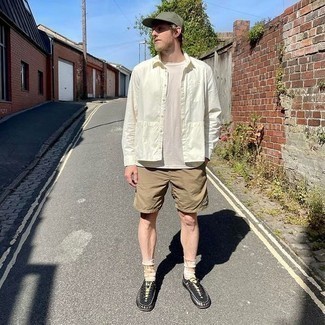Beige Sports Shorts Outfits For Men: This combo of a white long sleeve shirt and beige sports shorts is very easy to imitate and so comfortable to rock throughout the day as well! Complement your outfit with black canvas low top sneakers for a masculine aesthetic.