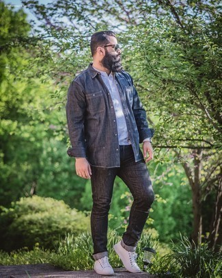 Men's Navy Chambray Long Sleeve Shirt, White Henley Shirt, Black Jeans, White Canvas Low Top Sneakers