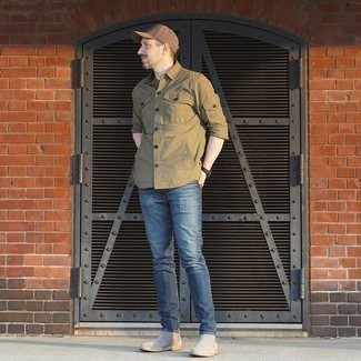 Brown Baseball Cap Outfits For Men: Why not opt for an olive long sleeve shirt and a brown baseball cap? Both of these items are very functional and look awesome married together. Finishing with grey suede chelsea boots is the most effective way to introduce a bit of depth to your outfit.