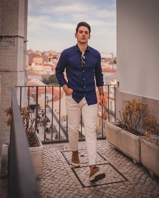 Brown Suede Low Top Sneakers Outfits For Men: Pair a navy long sleeve shirt with beige jeans for a neat outfit. Now all you need is a pair of brown suede low top sneakers to complement this getup.