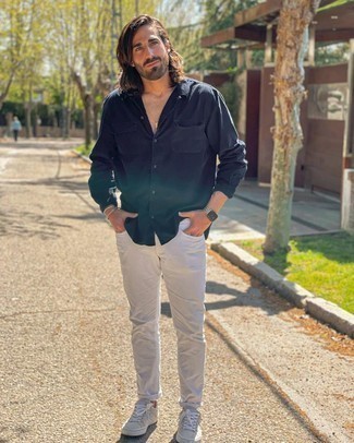 Tan Low Top Sneakers Outfits For Men: A navy long sleeve shirt and white jeans are wonderful menswear essentials that will integrate perfectly within your daily arsenal. Let your styling sensibilities truly shine by complementing this look with tan low top sneakers.