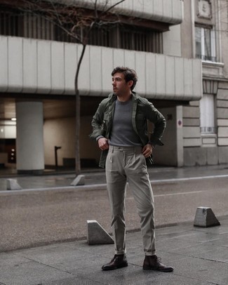 Grey Long Sleeve T-Shirt Outfits For Men: A grey long sleeve t-shirt and grey chinos are the perfect base for an endless number of dapper combinations. And if you need to instantly perk up your ensemble with a pair of shoes, why not complement this ensemble with a pair of dark brown leather brogue boots?