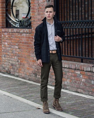 Navy and Green Long Sleeve Shirt Outfits For Men: For a casual ensemble, reach for a navy and green long sleeve shirt and olive chinos — these two pieces fit perfectly well together. Give a sleeker twist to an otherwise standard look with a pair of dark brown suede casual boots.