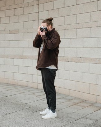 Charcoal Chinos Outfits: For a laid-back ensemble with a modern take, you can go for a beige short sleeve shirt and charcoal chinos. Add a pair of white leather low top sneakers to the equation and ta-da: the outfit is complete.