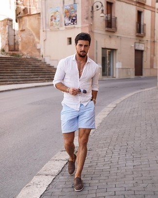 Light Blue Print Shorts Outfits For Men: Breathe personality into your day-to-day casual collection with a white linen long sleeve shirt and light blue print shorts. And if you want to instantly step up this outfit with a pair of shoes, complement this look with a pair of brown suede loafers.