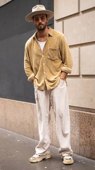 Hat Outfits For Men: A tan long sleeve shirt and a hat are awesome menswear essentials to integrate into your day-to-day casual arsenal. Beige athletic shoes tie the ensemble together.