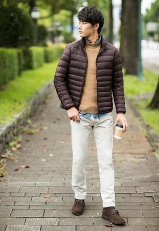 Brown Lightweight Puffer Jacket Outfits For Men: 