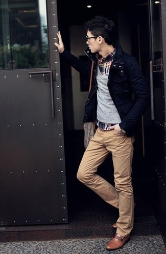 Beige Jeans Outfits For Men: 