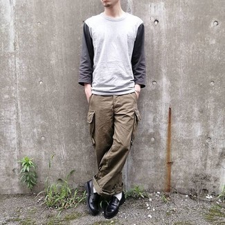Tobacco Cargo Pants Outfits: Such items as a grey long sleeve t-shirt and tobacco cargo pants are an easy way to introduce effortless cool into your casual styling repertoire. You could perhaps get a little creative on the shoe front and class up this outfit by rocking black leather loafers.