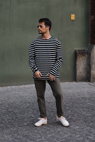 Black Horizontal Striped Long Sleeve T-Shirt Outfits For Men: Go for a straightforward but cool and casual choice putting together a black horizontal striped long sleeve t-shirt and dark brown chinos. Want to tone it down on the shoe front? Complement this getup with white athletic shoes for the day.