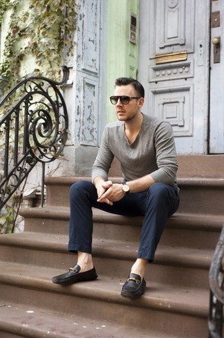 Charcoal Long Sleeve T-Shirt Outfits For Men: A charcoal long sleeve t-shirt and navy chinos are the kind of a fail-safe casual outfit that you need when you have no extra time. Our favorite of a countless number of ways to complete this look is black leather driving shoes.