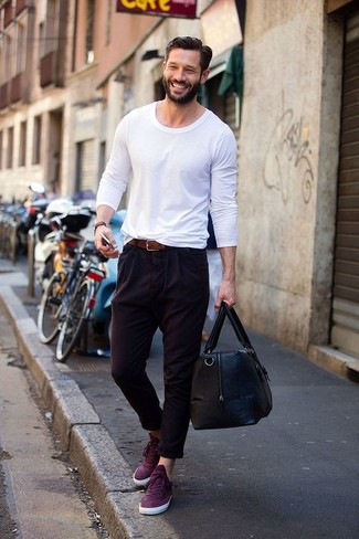 Black Leather Holdall Outfits For Men: This combination of a white long sleeve t-shirt and a black leather holdall will prove your expertise in men's fashion even on off-duty days. Up the style ante of your ensemble by rocking purple low top sneakers.