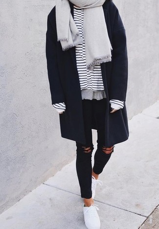 Black Ripped Skinny Jeans with Navy Coat Outfits: 
