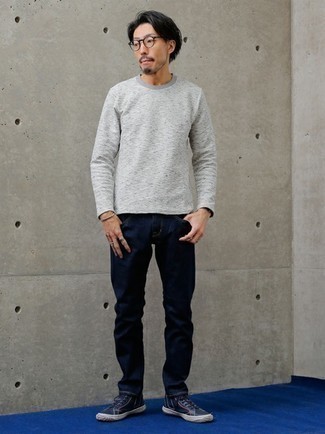 Grey Long Sleeve T-Shirt Outfits For Men: For an off-duty look with a fashionable spin, consider teaming a grey long sleeve t-shirt with navy jeans. Finishing off with navy canvas high top sneakers is an easy way to bring a laid-back feel to your look.