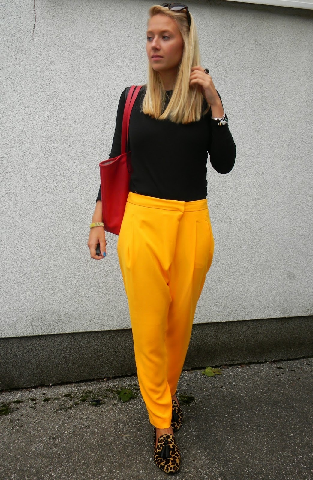 Black bell sleeve top, yellow pants, pom pom purse | Yellow pants outfit,  Elegant summer outfits, Yellow pants