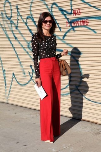 Wide Leg Pants Outfits: A black and white polka dot long sleeve t-shirt and wide leg pants are the kind of a never-failing casual getup that you so terribly need when you have zero time. The whole ensemble comes together brilliantly when you add white leather pumps to the equation.