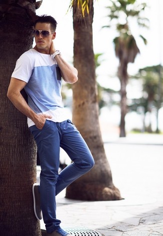 White and Blue Crew-neck T-shirt Outfits For Men: 