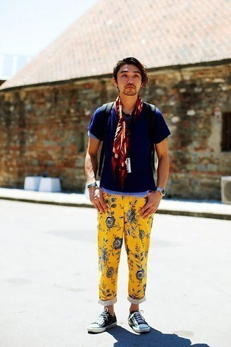 Multi colored Print Scarf Outfits For Men: 