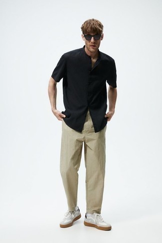 Black Short Sleeve Shirt Outfits For Men: 