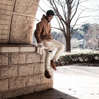 Beige Ripped Jeans Outfits For Men: 