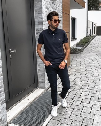 White and Black Canvas Low Top Sneakers Outfits For Men: 