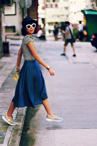 Light Blue Low Top Sneakers Outfits For Women: 