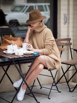 Beige Oversized Sweater Outfits: 
