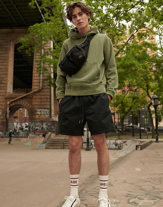 Black Canvas Fanny Pack Outfits For Men: 