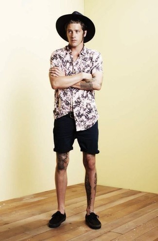 White and Black Print Short Sleeve Shirt Outfits For Men: 